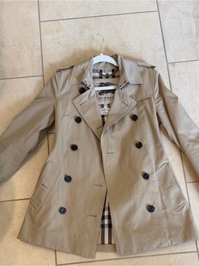 Burberry The Kensington Trench Coat US size 4